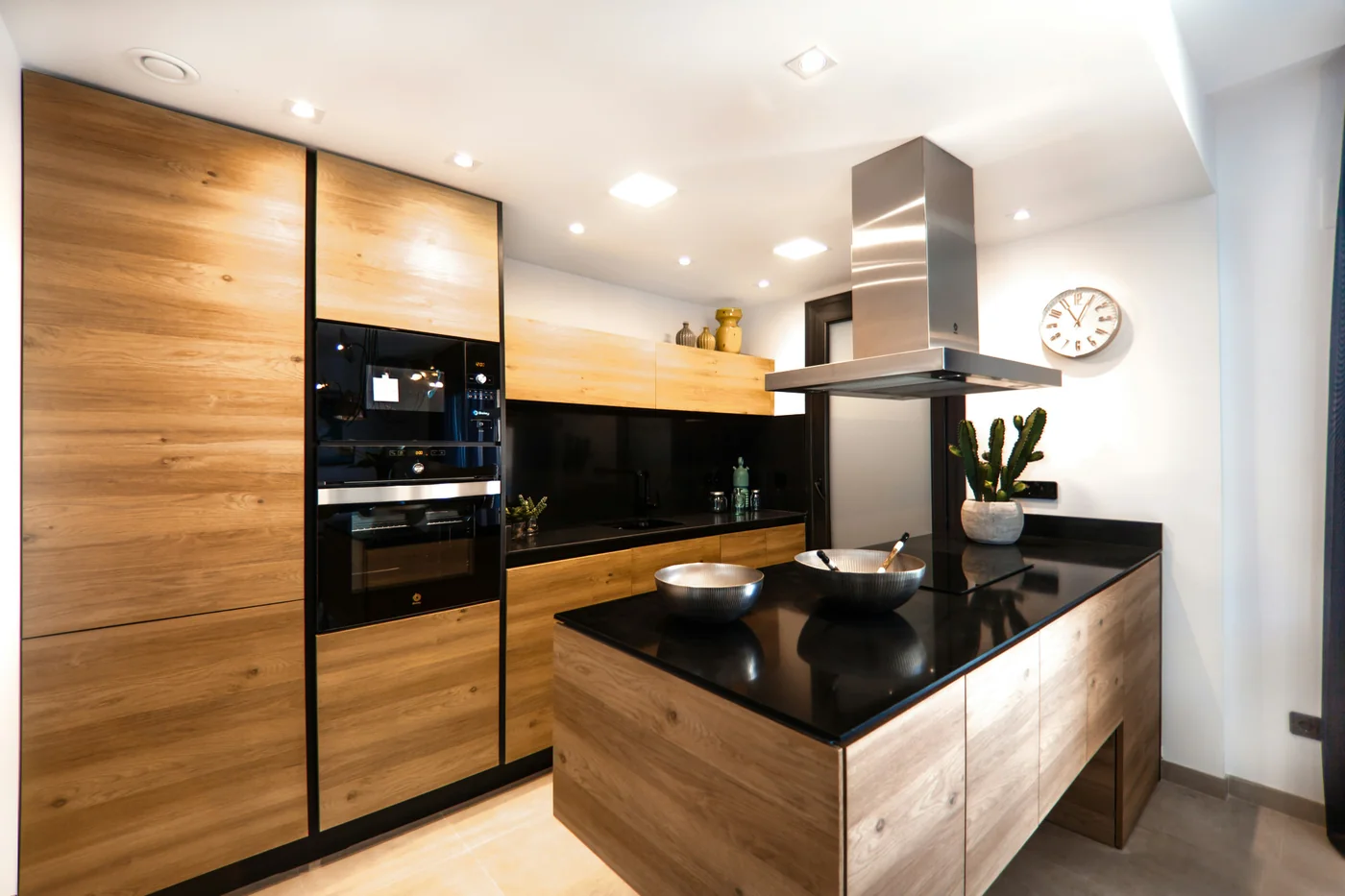 Moderne keuken als voorbeeld van een montageklare keukenruimte